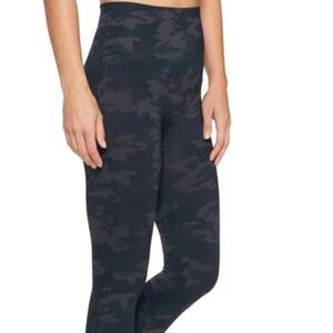 SPANX Women's Seamless Camo Leggings, Black Camo, Medium